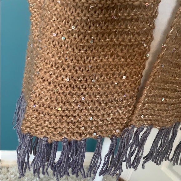 Beautiful Knit wrap - Picture 2 of 5